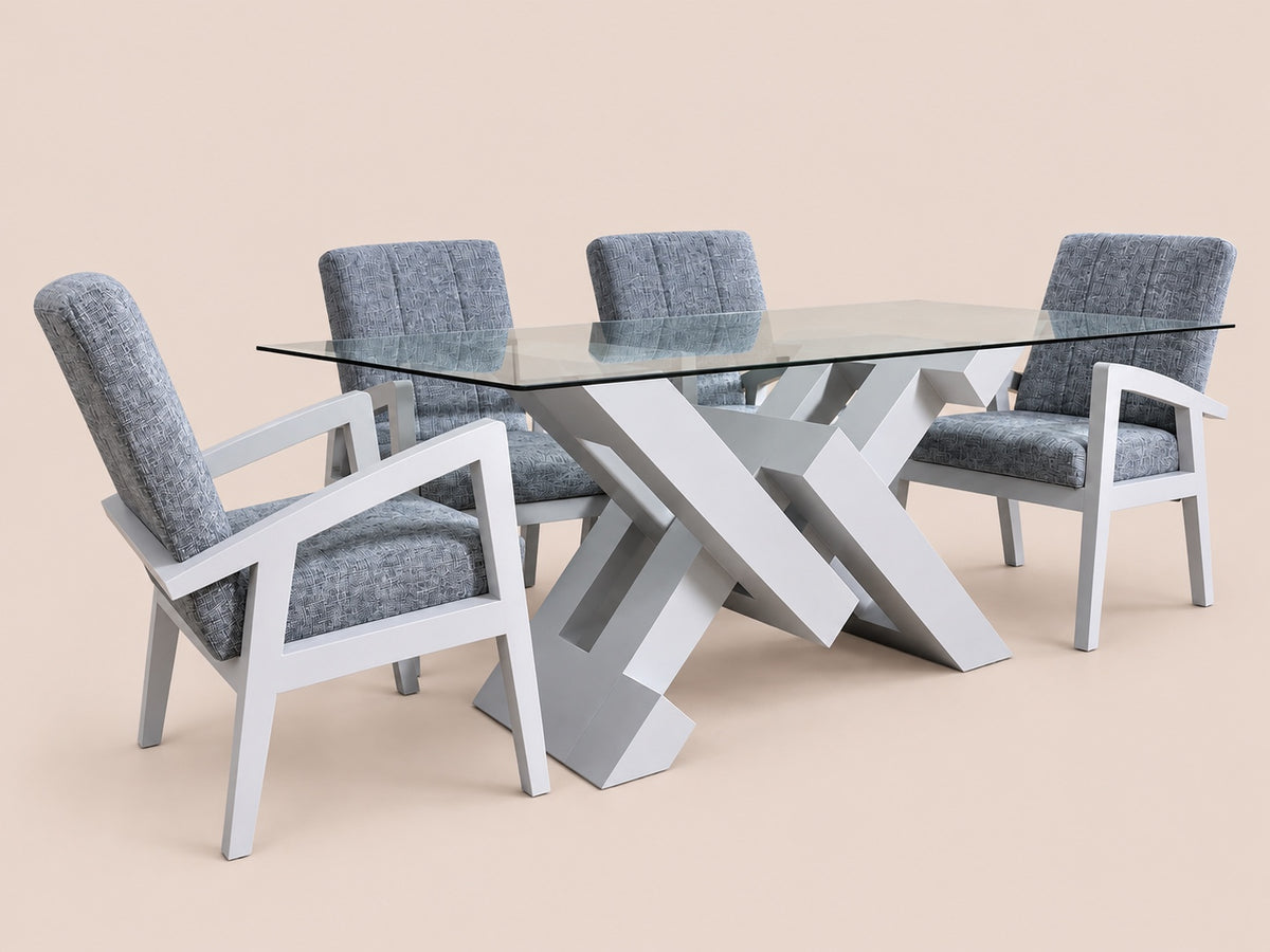 Comedor Mónaco de seis sillas sobre fondo crema