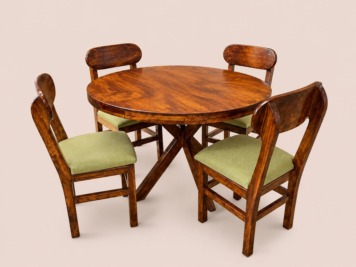 Comedor Nara con cuatro sillas sobre fondo crema