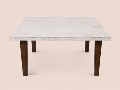 Mesa de centro Bruma con cubierta en laca vintage y patas en barniz Early Olmo, vista de producto
